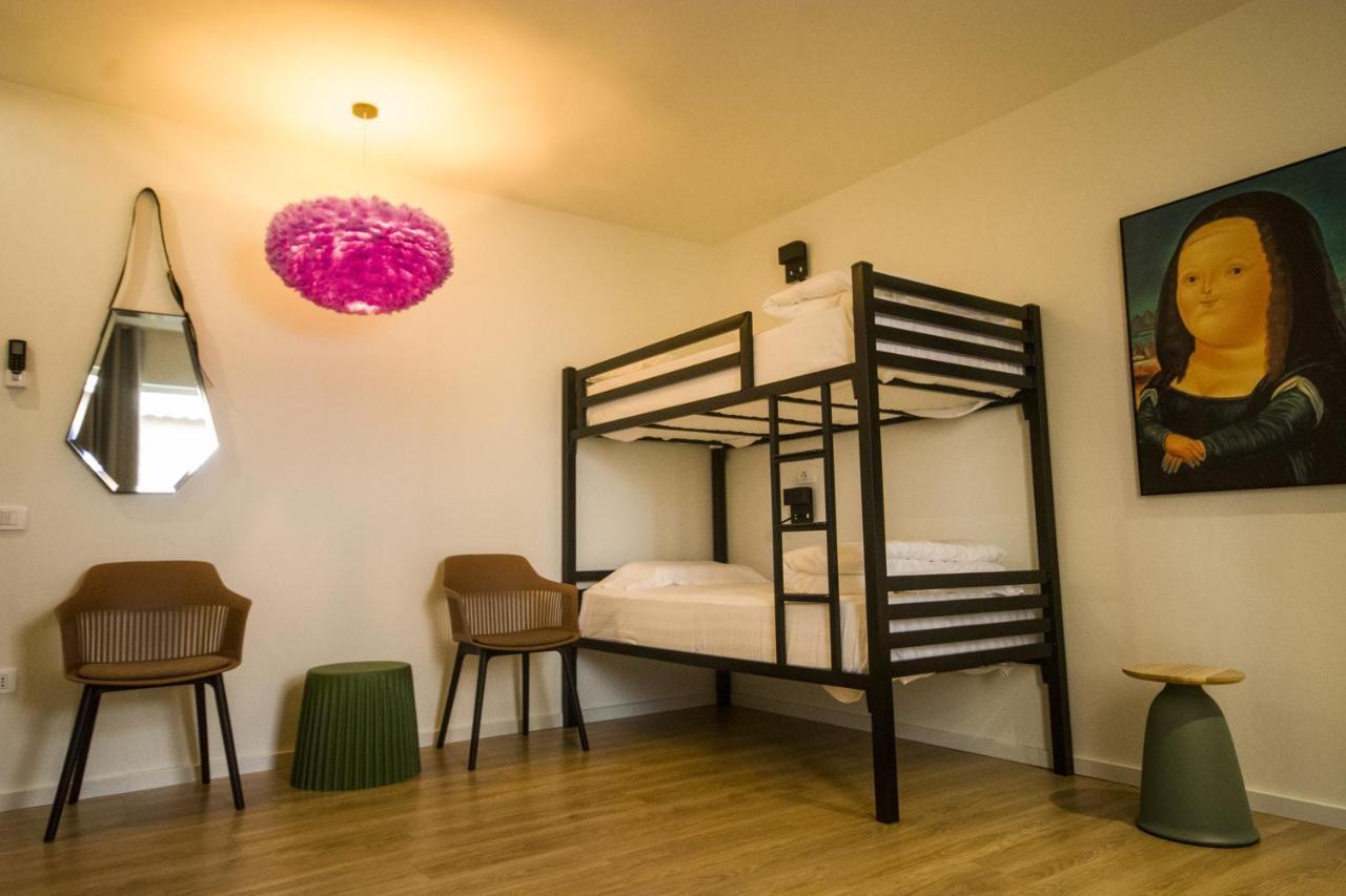 Vanilla Sky Boutique Hostel Тирана Екстериор снимка