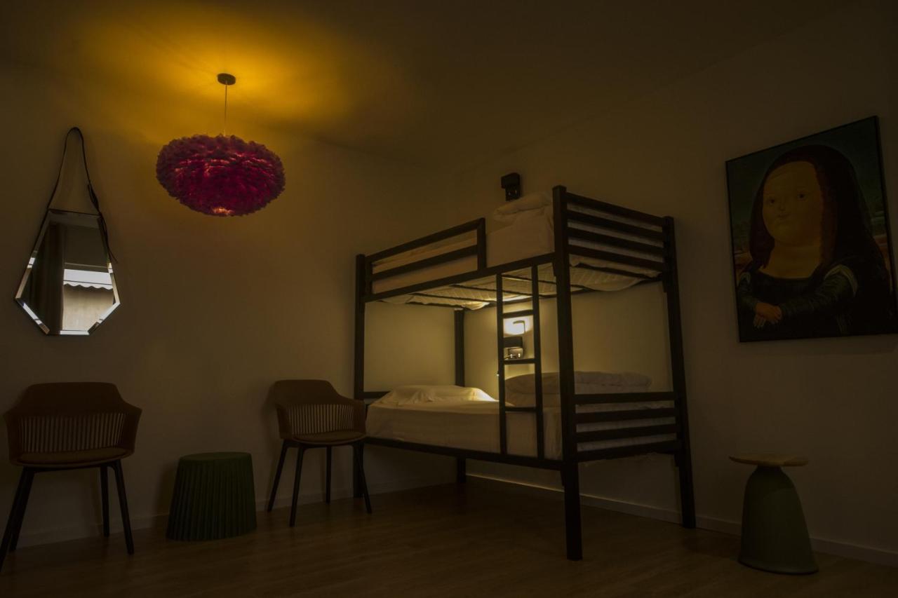 Vanilla Sky Boutique Hostel Тирана Екстериор снимка